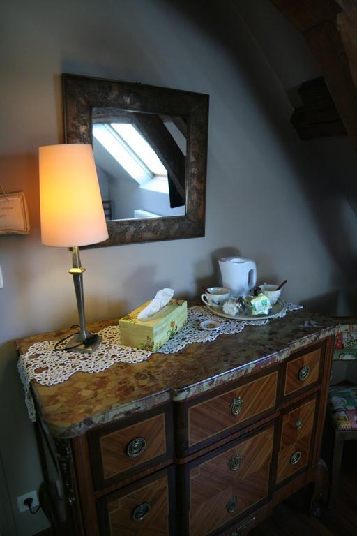 Chambre D'Hotes Du Domaine De La Haute Poignandiere Saint-Germain-de-la-Coudre Ruang foto