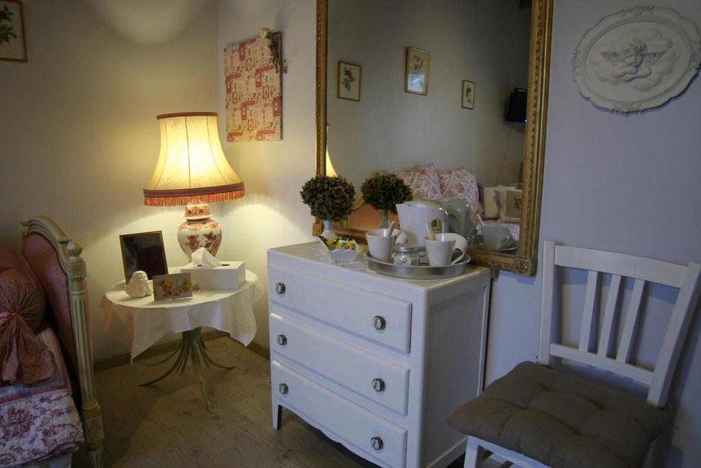 Chambre D'Hotes Du Domaine De La Haute Poignandiere Saint-Germain-de-la-Coudre Ruang foto